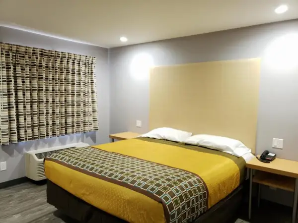 Regal Inn 8